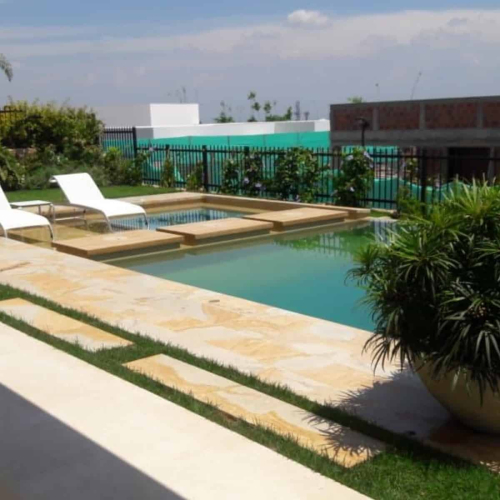 Borde Piscina en Mármol Sinú Veta